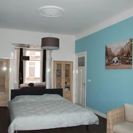 Bed & Breakfast Bed & Breakfast Obrechtstraat The Hague